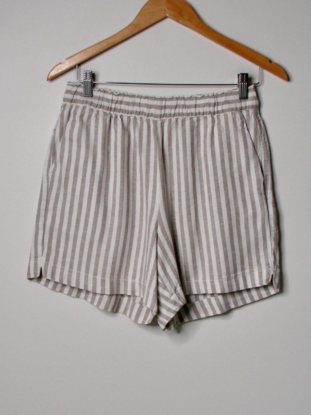 Linen Blend Shorts Tan Beige Striped Flowy High Waist Pockets Reitmans Size 6